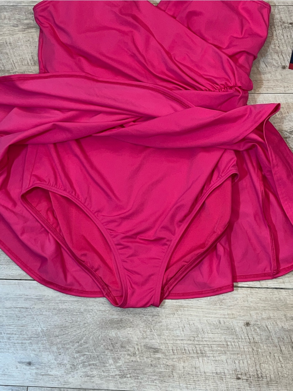 NWT Land’s End Women’s V- Neck Tulip Wrap Swim Dress Size XL (18) - Picture 10 of 11